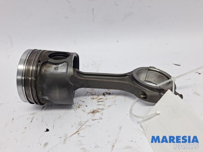 Drijfstang van een Citroën Jumper (U9) 2.2 HDi 130 2016