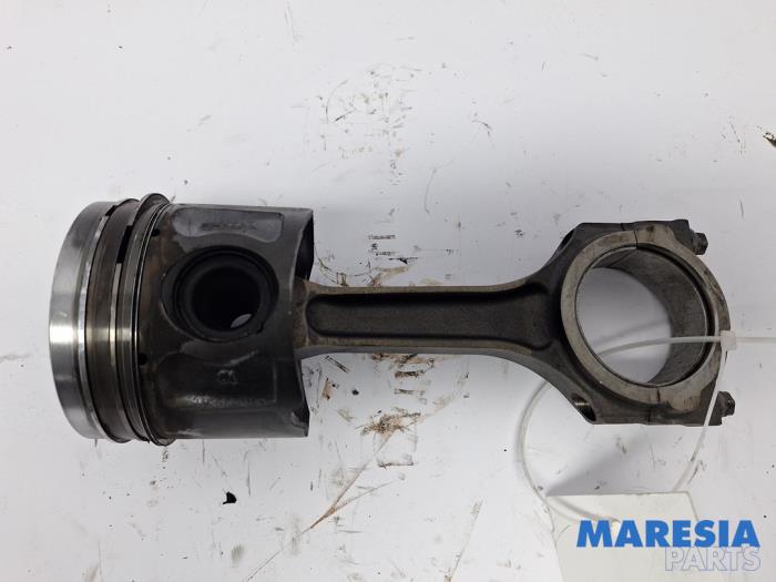 Drijfstang van een Citroën Jumper (U9) 2.2 HDi 130 2016