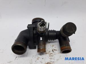 Gebruikte Thermostaathuis Citroen Jumper (U9) 2.2 HDi 130 Prijs € 42,35 Inclusief btw aangeboden door Maresia Parts