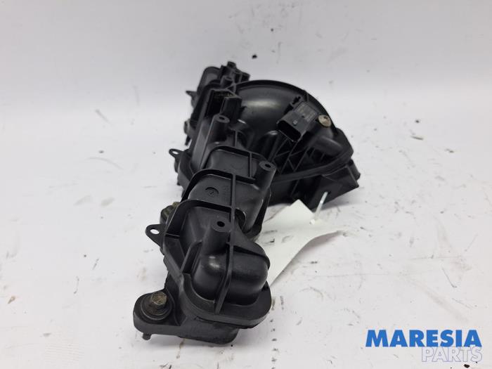 Inlaatspruitstuk van een Citroën Jumper (U9) 2.2 HDi 130 2016