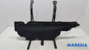 Gebruikte Bodem beschermplaat Renault Clio IV (5R) 0.9 Energy TCE 90 12V Prijs € 69,00 Margeregeling aangeboden door Maresia Parts