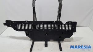 Gebruikte Bodem beschermplaat Renault Clio IV (5R) 0.9 Energy TCE 90 12V Prijs € 69,00 Margeregeling aangeboden door Maresia Parts