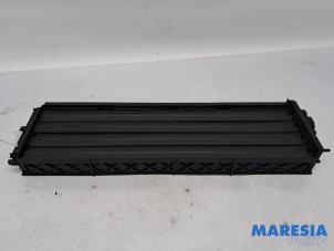 Gebruikte Luchtgeleider Renault Clio IV (5R) 0.9 Energy TCE 90 12V Prijs € 175,00 Margeregeling aangeboden door Maresia Parts