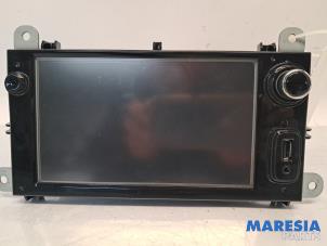 Gebruikte Regelunit Multi Media Renault Clio IV (5R) 0.9 Energy TCE 90 12V Prijs € 225,00 Margeregeling aangeboden door Maresia Parts