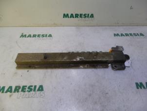 Gebruikte Subframe Renault Laguna II Grandtour (KG) 2.2 dCi 150 16V Prijs € 30,00 Margeregeling aangeboden door Maresia Parts