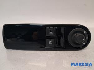 Gebruikte Combischakelaar ramen Renault Clio IV (5R) 0.9 Energy TCE 90 12V Prijs € 19,99 Margeregeling aangeboden door Maresia Parts