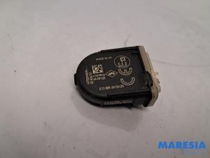 Gebruikte Bandenspanningsensor Renault Clio IV (5R) 0.9 Energy TCE 90 12V Prijs € 15,00 Margeregeling aangeboden door Maresia Parts