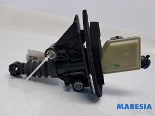 Gebruikte Koppeling Hoofd Cilinder Renault Megane IV (RFBB) 1.2 Energy TCE 130 Prijs € 99,99 Margeregeling aangeboden door Maresia Parts