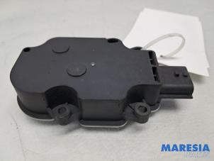 Gebruikte Luchtgeleider Renault Megane IV (RFBB) 1.2 Energy TCE 130 Prijs € 75,00 Margeregeling aangeboden door Maresia Parts