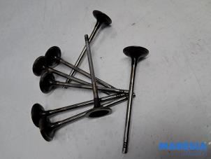 Gebruikte Inlaatklep Peugeot 508 SW (8E/8U) 1.6 THP 16V Prijs € 30,00 Margeregeling aangeboden door Maresia Parts