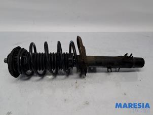 Gebruikte Mac Phersonpoot rechts-voor Peugeot 2008 (CU) 1.2 Vti 12V PureTech 82 Prijs € 64,95 Margeregeling aangeboden door Maresia Parts