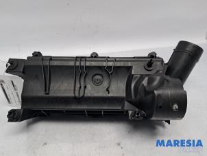 Gebruikte Luchtfilterhuis Citroen C4 Picasso (3D/3E) 1.6 16V THP 155 Prijs € 25,00 Margeregeling aangeboden door Maresia Parts