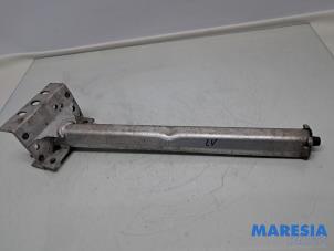 Gebruikte Frontdeel steun Citroen C4 Picasso (3D/3E) 1.6 16V THP 155 Prijs € 30,00 Margeregeling aangeboden door Maresia Parts