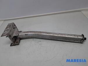 Gebruikte Frontdeel steun Citroen C4 Picasso (3D/3E) 1.6 16V THP 155 Prijs € 30,00 Margeregeling aangeboden door Maresia Parts