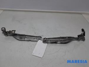 Gebruikte Motorkap Scharnier Citroen C4 Picasso (3D/3E) 1.6 16V THP 155 Prijs € 35,00 Margeregeling aangeboden door Maresia Parts