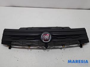 Gebruikte Grille Fiat Talento 2.0 EcoJet BiTurbo 170 Prijs € 107,69 Inclusief btw aangeboden door Maresia Parts