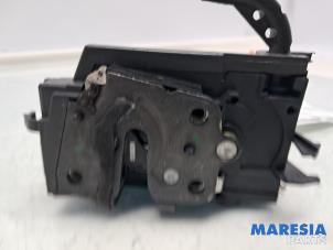 Gebruikte Deurslot Mechaniek 4Deurs rechts-achter Citroen C4 Picasso (3D/3E) 1.6 16V THP 155 Prijs € 37,50 Margeregeling aangeboden door Maresia Parts