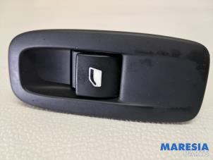 Gebruikte Schakelaar Elektrisch Raam Citroen C4 Picasso (3D/3E) 1.6 16V THP 155 Prijs € 15,00 Margeregeling aangeboden door Maresia Parts