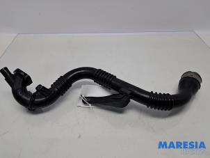 Gebruikte Intercooler Buis Renault Clio IV (5R) 0.9 Energy TCE 90 12V Prijs € 29,98 Margeregeling aangeboden door Maresia Parts