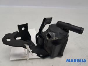 Gebruikte Extra waterpomp Citroen C4 Picasso (3D/3E) 1.6 16V THP 155 Prijs € 60,00 Margeregeling aangeboden door Maresia Parts