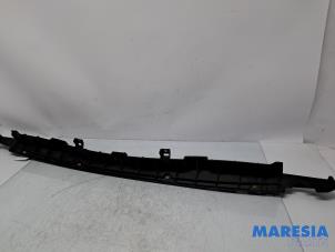 Gebruikte Bumpersteun midden-achter Renault Kangoo Express (FW) 1.5 dCi 75 Prijs € 42,35 Inclusief btw aangeboden door Maresia Parts