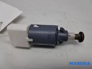 Gebruikte Remlicht Schakelaar Renault Kangoo Express (FW) 1.5 dCi 75 Prijs € 14,52 Inclusief btw aangeboden door Maresia Parts