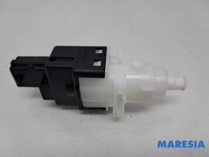 Gebruikte Schakelaar Remlicht Fiat 500 (312) 1.2 Prijs € 10,00 Margeregeling aangeboden door Maresia Parts