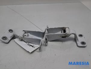 Gebruikte Scharnier deur links-achter Renault Kangoo Express (FW) 1.5 dCi 75 Prijs € 36,30 Inclusief btw aangeboden door Maresia Parts