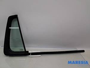 Gebruikte Driehoeks Ruit rechts-achter Renault Clio III Estate/Grandtour (KR) 1.2 16V 75 Prijs € 50,00 Margeregeling aangeboden door Maresia Parts