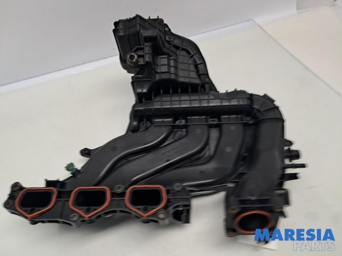 Gebruikte Spruitstuk Inlaat Renault Twingo III (AH) 1.0 SCe 70 12V Prijs € 39,95 Margeregeling aangeboden door Maresia Parts