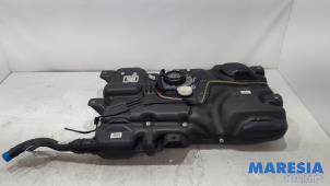 Gebruikte Tank Renault Trafic (1FL/2FL/3FL/4FL) 2.0 dCi 16V 120 Prijs € 151,24 Inclusief btw aangeboden door Maresia Parts