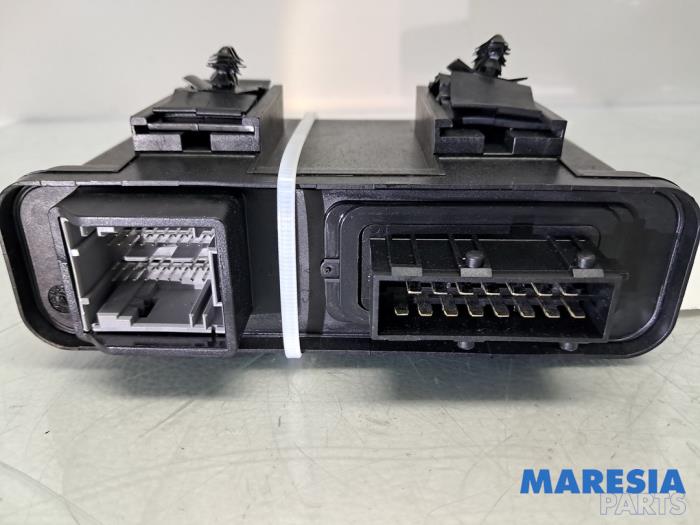 Gebruikte Computer cabriokap Peugeot 207 CC (WB) 1.6 16V Prijs € 159,99 Margeregeling aangeboden door Maresia Parts