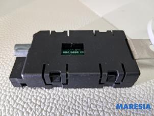 Gebruikte Antenne Versterker Peugeot 207 CC (WB) 1.6 16V Prijs € 15,00 Margeregeling aangeboden door Maresia Parts