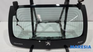 Gebruikte Ruit achter Peugeot 107 1.0 12V Prijs € 74,00 Margeregeling aangeboden door Maresia Parts