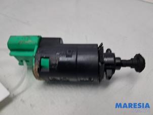 Gebruikte Schakelaar Remlicht Peugeot 207 CC (WB) 1.6 16V Prijs € 10,00 Margeregeling aangeboden door Maresia Parts