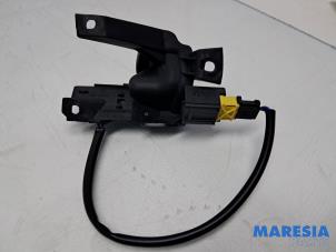 Gebruikte Schakelaar Peugeot 207 CC (WB) 1.6 16V Prijs € 50,00 Margeregeling aangeboden door Maresia Parts