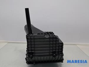 Gebruikte Luchtfilterhuis Renault Trafic (1FL/2FL/3FL/4FL) 2.0 dCi 16V 120 Prijs € 48,39 Inclusief btw aangeboden door Maresia Parts