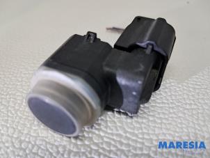 Gebruikte PDC Sensor Renault Trafic (1FL/2FL/3FL/4FL) 2.0 dCi 16V 120 Prijs € 23,60 Inclusief btw aangeboden door Maresia Parts