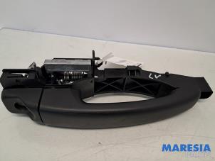 Gebruikte Deurgreep 2Deurs links Renault Trafic (1FL/2FL/3FL/4FL) 2.0 dCi 16V 120 Prijs € 90,75 Inclusief btw aangeboden door Maresia Parts