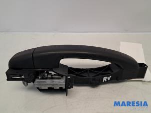 Gebruikte Deurgreep 2Deurs rechts Renault Trafic (1FL/2FL/3FL/4FL) 2.0 dCi 16V 120 Prijs € 90,75 Inclusief btw aangeboden door Maresia Parts