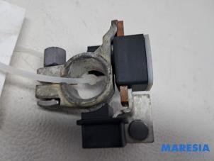 Gebruikte Accu sensor Renault Trafic (1FL/2FL/3FL/4FL) 2.0 dCi 16V 120 Prijs € 66,55 Inclusief btw aangeboden door Maresia Parts