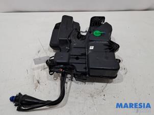 Gebruikte Adblue tank Opel Vivaro 2.0 CDTI 122 Prijs € 543,29 Inclusief btw aangeboden door Maresia Parts