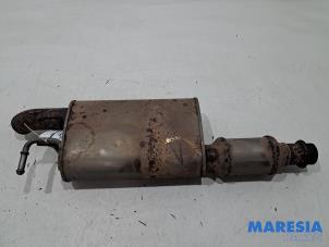 Gebruikte Uitlaat Einddemper Opel Vivaro 2.0 CDTI 122 Prijs € 127,05 Inclusief btw aangeboden door Maresia Parts