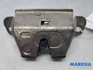 Gebruikte Slotmechaniek Achterklep Peugeot 107 1.0 12V Prijs € 15,00 Margeregeling aangeboden door Maresia Parts