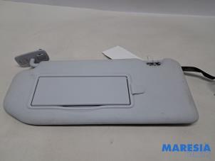 Gebruikte Zonneklep Peugeot 308 SW (L4/L9/LC/LJ/LR) 1.2 12V e-THP PureTech 110 Prijs € 35,00 Margeregeling aangeboden door Maresia Parts