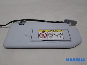 Gebruikte Zonneklep Peugeot 308 SW (L4/L9/LC/LJ/LR) 1.2 12V e-THP PureTech 110 Prijs € 35,00 Margeregeling aangeboden door Maresia Parts