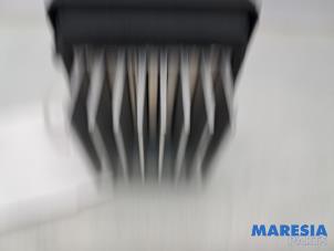 Gebruikte Kachel Weerstand Citroen C4 Cactus (0B/0P) 1.2 PureTech 82 12V Prijs € 75,00 Margeregeling aangeboden door Maresia Parts