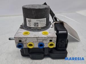 Gebruikte ABS Pomp Opel Vivaro 2.0 CDTI 122 Prijs € 266,19 Inclusief btw aangeboden door Maresia Parts