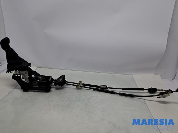 Gebruikte Versnellingspook Citroen C4 Cactus (0B/0P) 1.2 PureTech 82 12V Prijs € 49,00 Margeregeling aangeboden door Maresia Parts