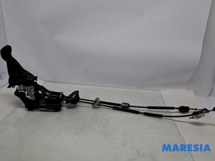 Gebruikte Versnellingspook Citroen C4 Cactus (0B/0P) 1.2 PureTech 82 12V Prijs € 49,00 Margeregeling aangeboden door Maresia Parts